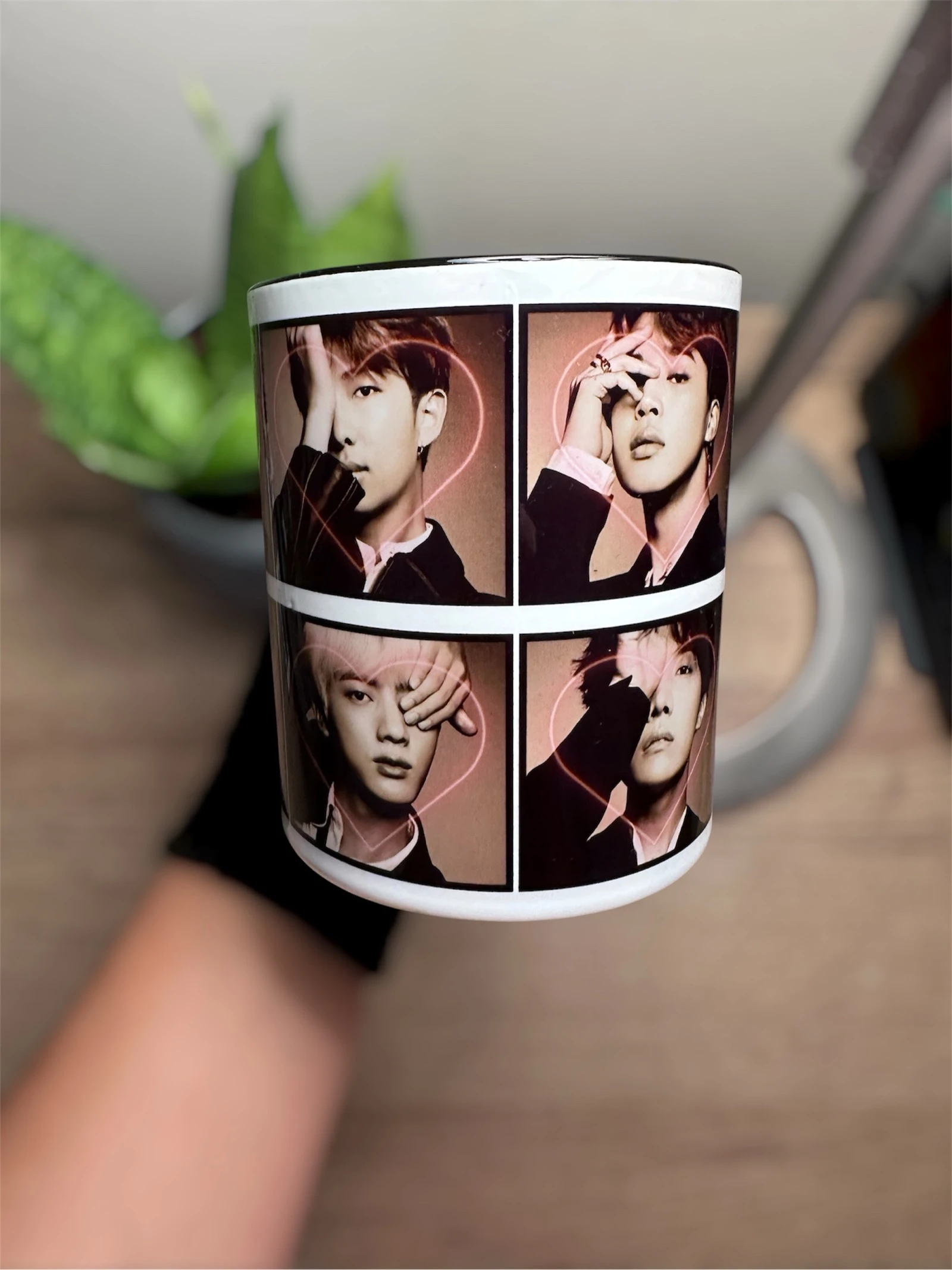 Tasse BTS noire – photo 2